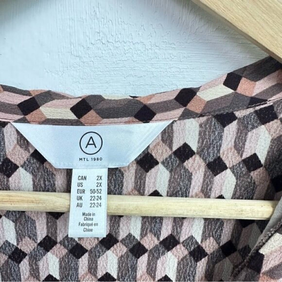 A MTL Brown Geometric Print Drop Sleeve  blouse Size 2X - Picture 2 of 7